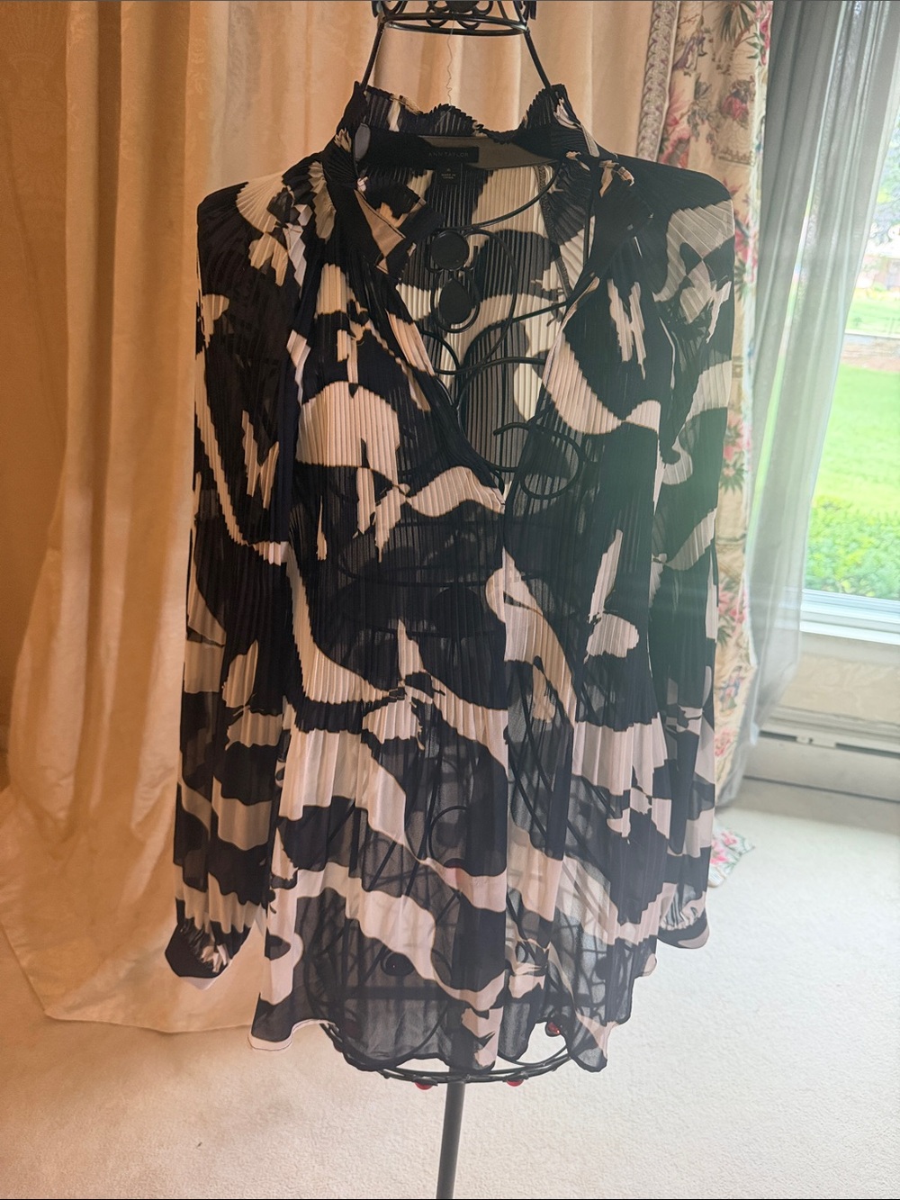 Ann Taylor Blue and White Pleated Abstract Print Blouse